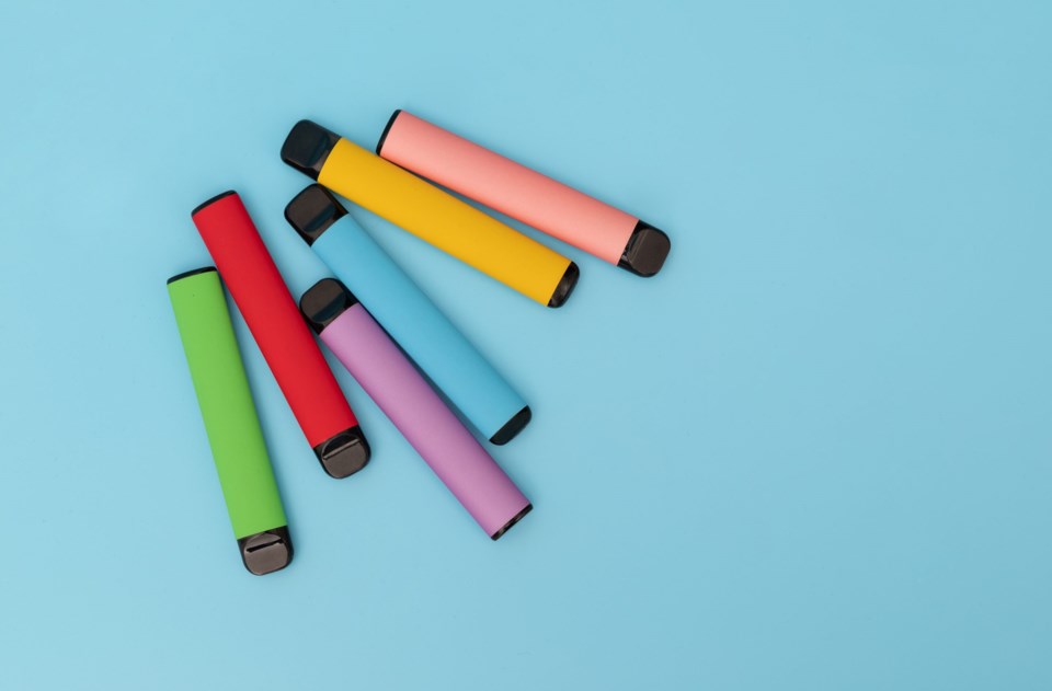 Set,Of,Colorful,Disposable,Electronic,Cigarettes,On,A,Blue,Background.
