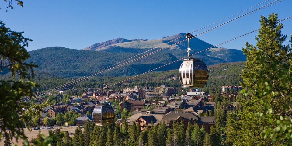 breckconnect-gondola-breckenridge-colorado-landscape