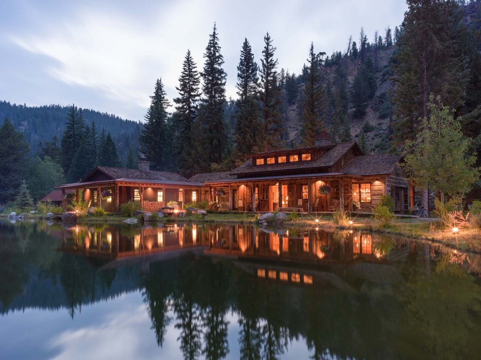 lodge-exterior-summer