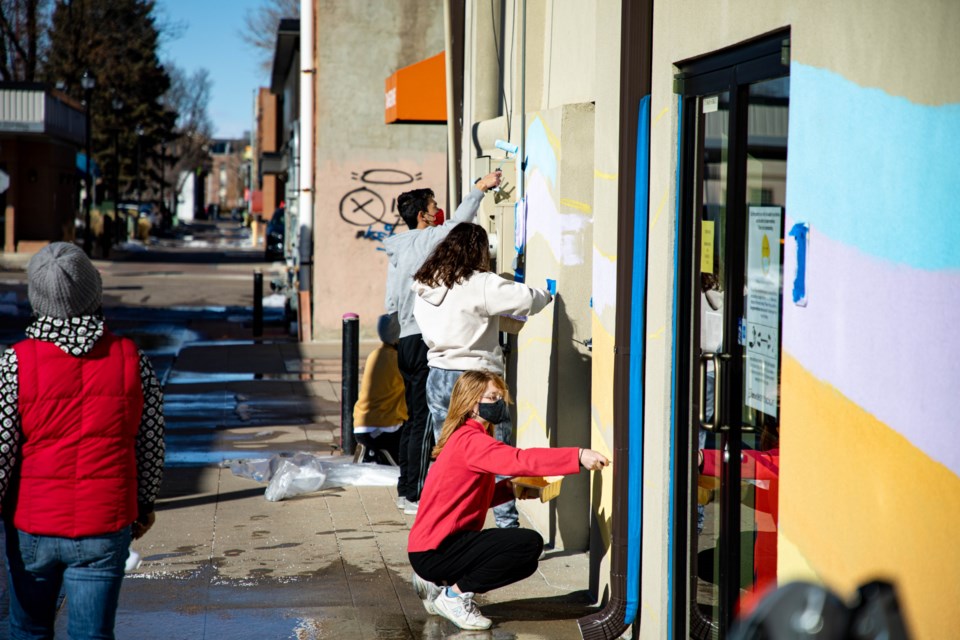 Students Kaiden, Lilia, Jordan & Clara Painting Backdrop (2 of 2)