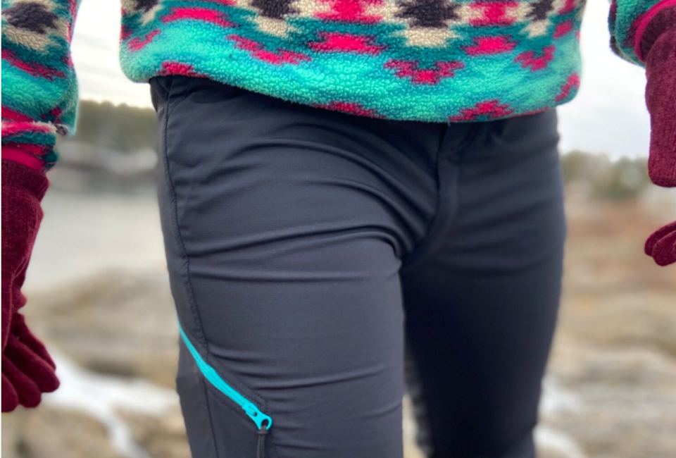 Thigh pocket logo