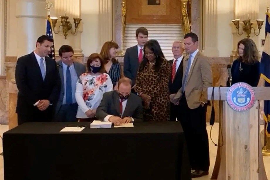 polis_signing_budget