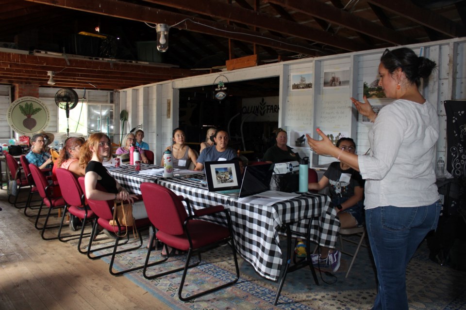 Margarita Cabrera leads the participants in a conversation encouraging them to share their stories. 