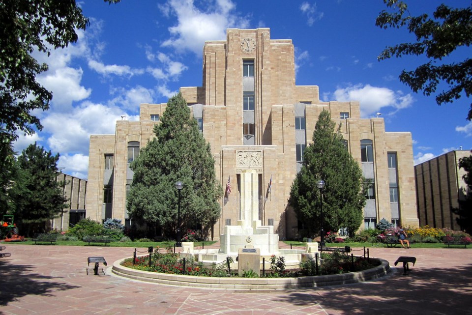 2020_12_10_LL_boco_courthouse_cc_stock