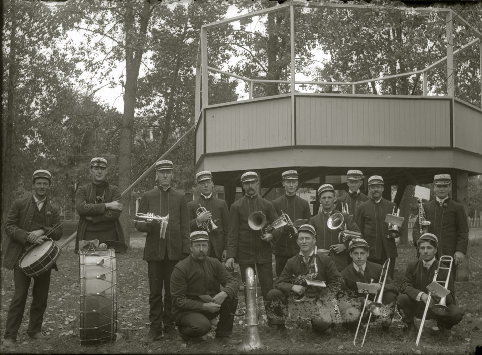 Coronet band in Thompson Park