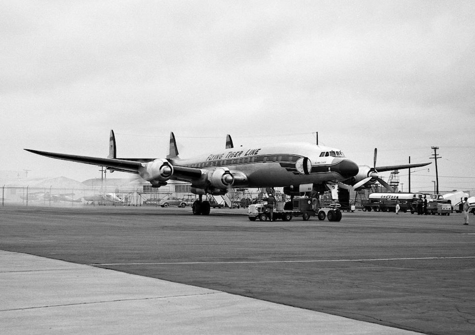 Lockheed_L-1049H_Super_Constellation_Flying_Tigers_JP7356674