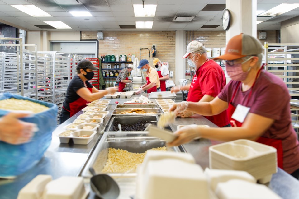 volunteers-preparing-project-angel-heart-meals