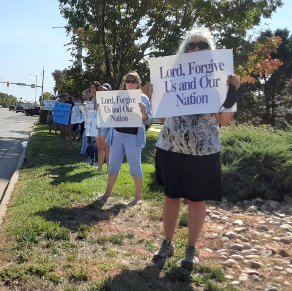 2020_10_04_LL_Life_Chain_protest
