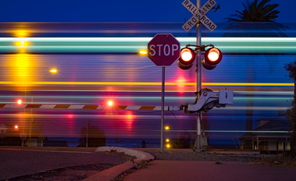 2020_09_03_LL_railroad_crossing_stock