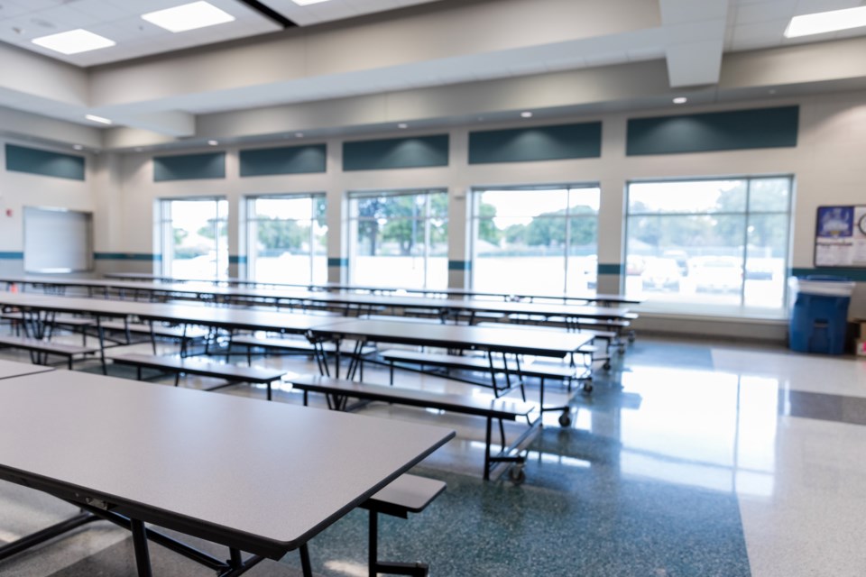 2020_09_04_LL-empty_school_cafeteria_stock