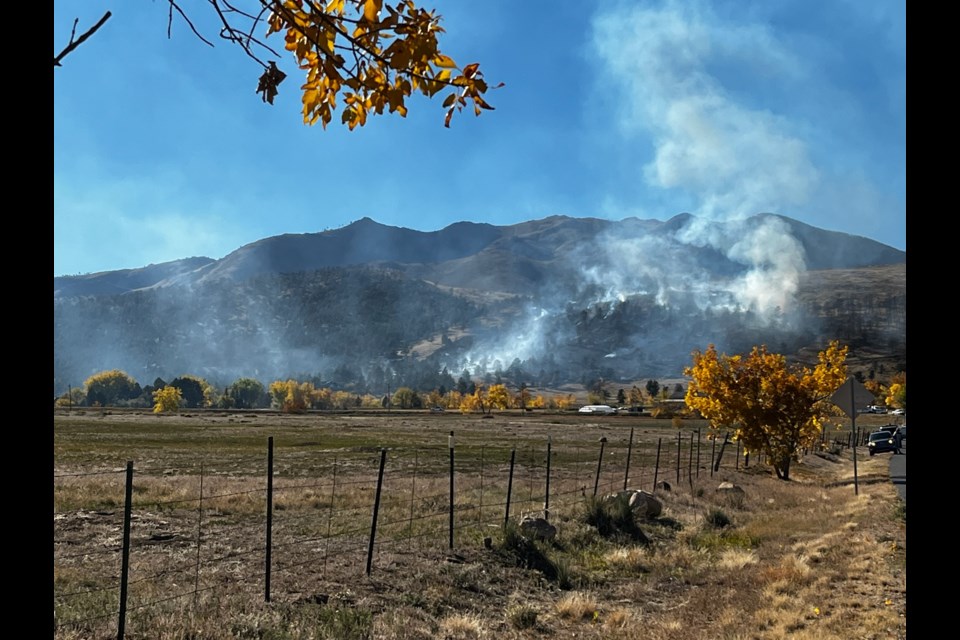 A wildfire broke out Thursday afternoon west of Longmont along US Highway 36, near Lakeridge Trail.