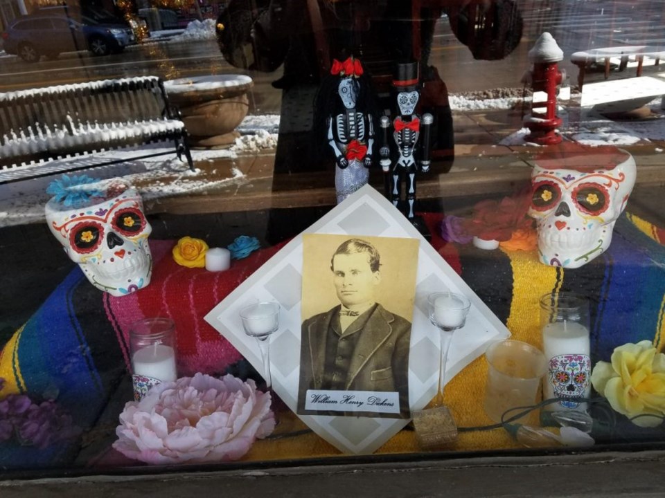 Dickens Opera House Altar
