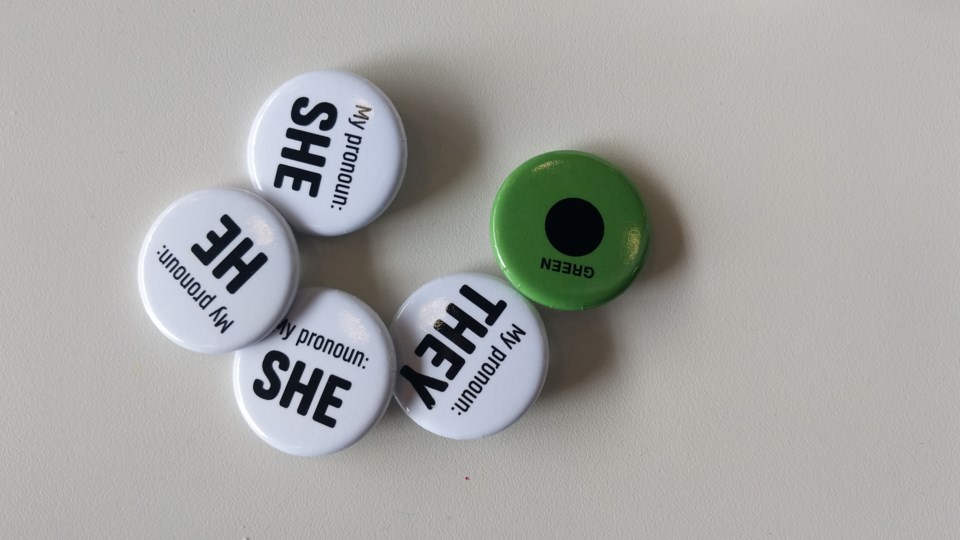 state_of_the_map_2019_-_pronoun_badges