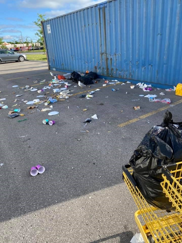 Midland grocer offers reward to bag litter bugs Barrie News