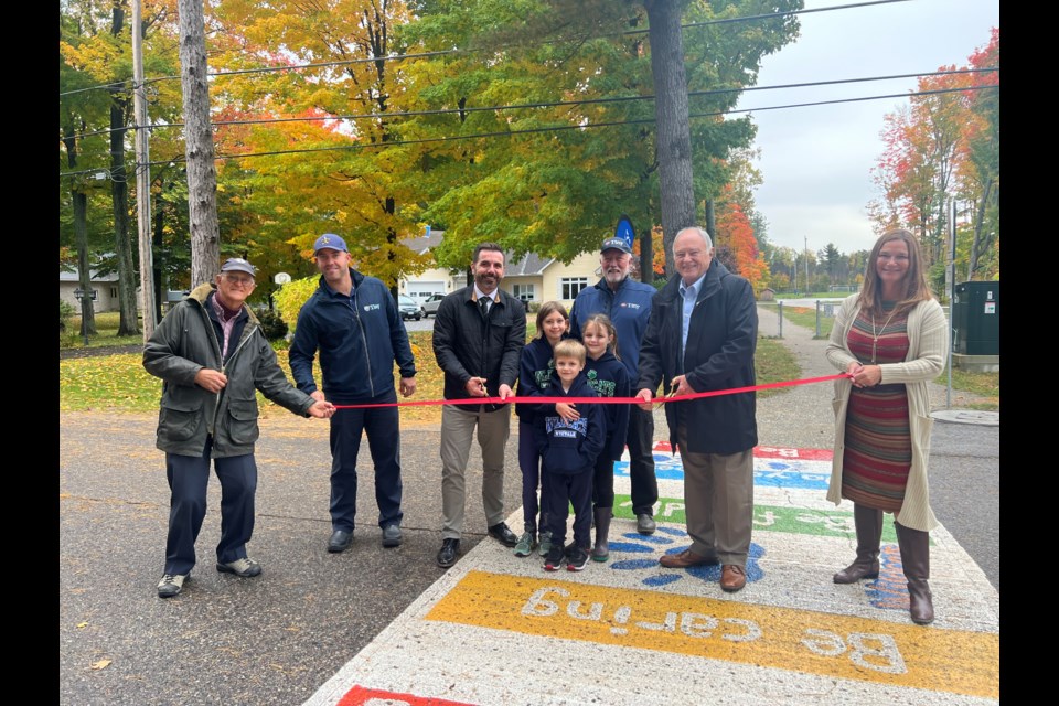 Tiny Township, Quest Art and Wyevale Central Public School students and staff recently helped to unveil a bright new crosswalk in Wyevale that was designed by students Lily, Quinn and Lincoln Scott.
