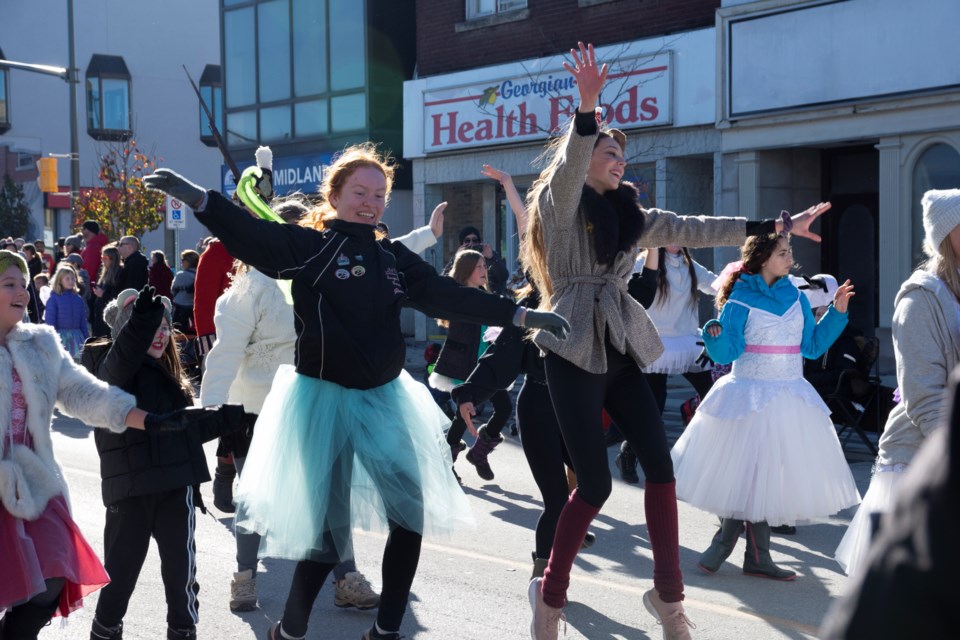 2022-11-26-midland-santa-parade2