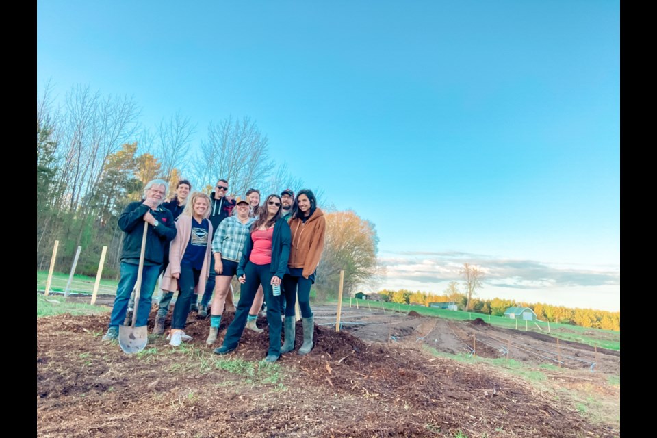 It’s a friends and family affair at Folklore Farm where everyone came together to help lay wood mulch pathways between the raised beds last year. From left to right: Michael Tinney, Zee Cohen-Davies, Carling Lesperance, Chris Whitehead, Kristyn Tinney, Justine Loughran, Stephanie Schueler, Barrett Tinney, and Stephanie Legault.