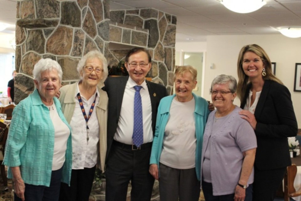 Minister Cho_MPP Dunlop Visit Villa Retirement Lodge 2019 (1)