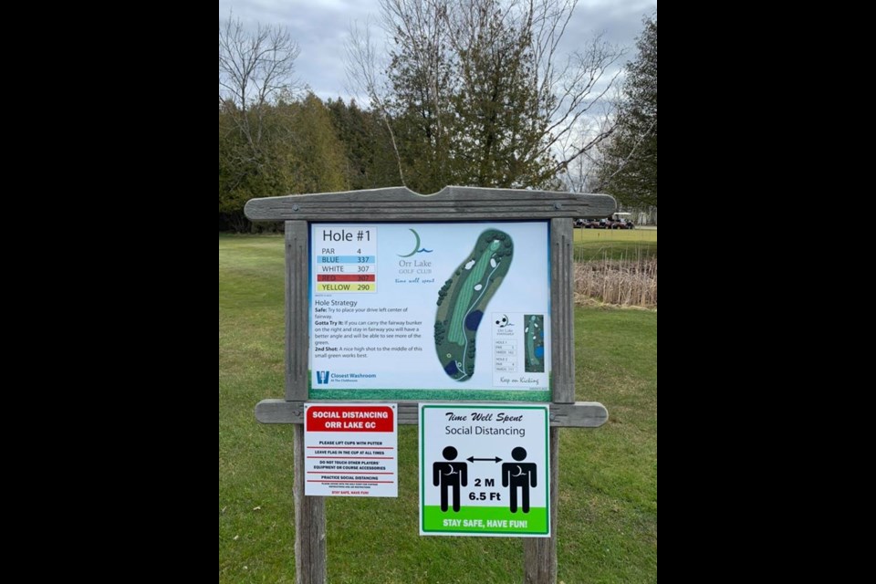 A tee-box sign outlines the need for physical distancing. Photo courtesy Orr Lake Golf Club.