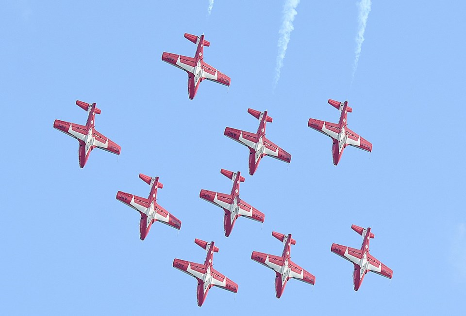 air-show-snowbirds-formation cropped