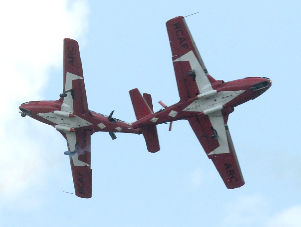 Air show Snowbirds pass