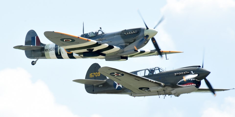 Air show Spitfire P40