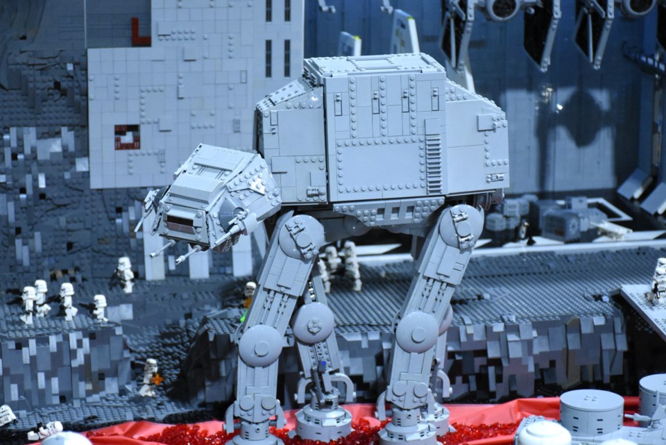 brickspo-2024-star-wars-battle-at-at-2