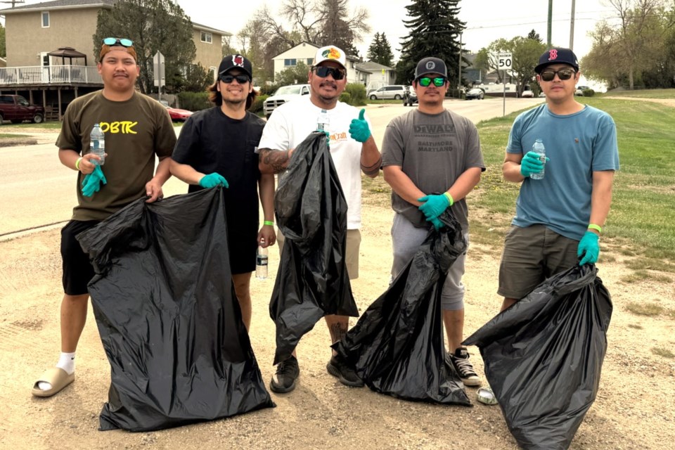 Organized jointly by the City of Moose Jaw and the Beautification Committee, the event drew more than 150 registered participants at the downtown staging site, with many more joining in from various neighbourhoods across the city.