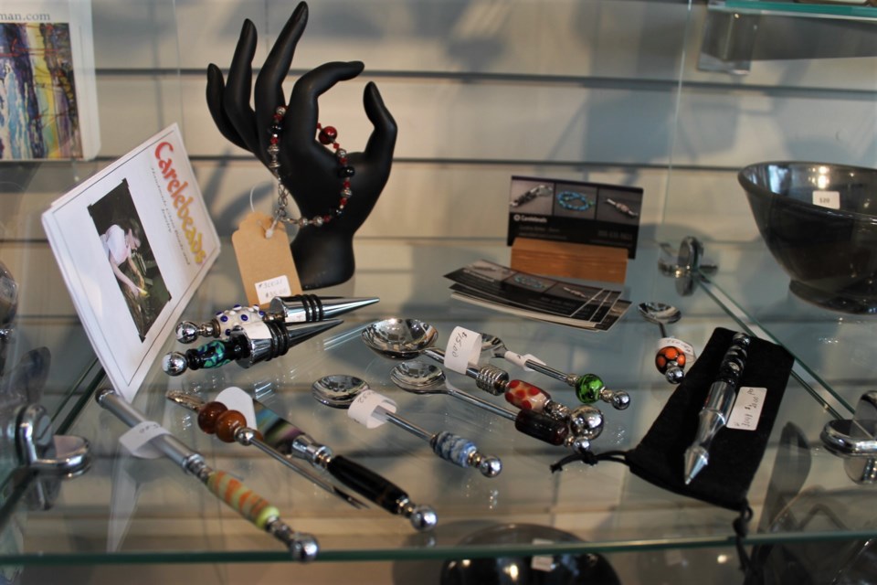 Carelebeads is Caroline Bekter’s collection of glass beadwork, ranging from jewellery to office supplies to kitchen utensils.