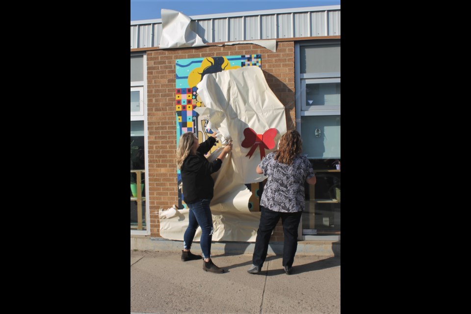 Moose Jaw Families for Change unveiling the new mural located on the side of the Kinsmen Inclusion Centre.