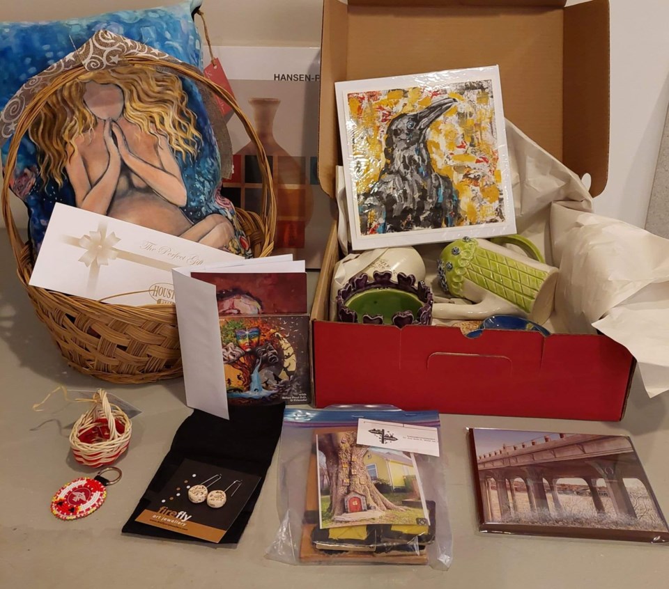 moostletoe-artists-studio-tour-passport-prize-winner-was-debbie-mcconnell