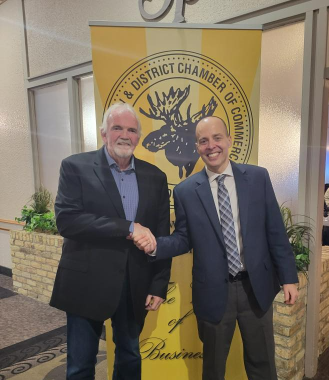 rob-clark-l-president-and-ceo-of-the-moose-jaw-district-chamber-of-commerce-welcomes-james-bogusz-to-the-luncheon(1)