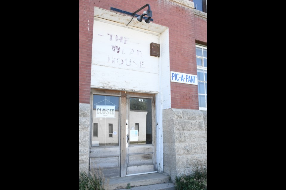 The front entrance to 429 River Street West. Photo by Jason G. Antonio