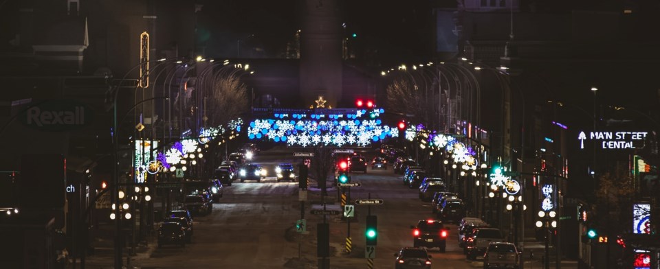 downtown-moose-jaw-lit-up-with-christmas-lights-for-the-holiday-season-dmja-facebook