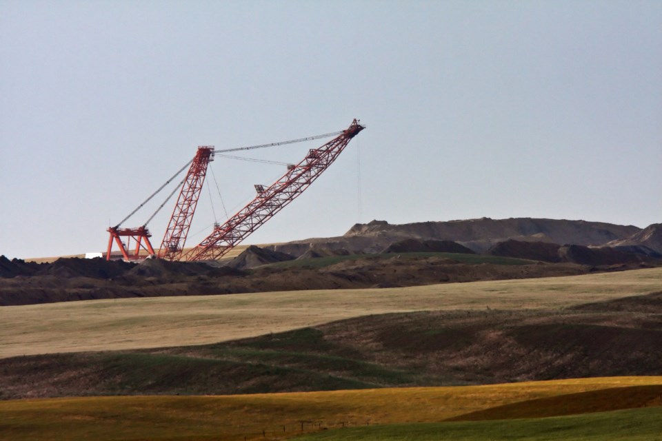 South Saskatchewan coal dragline (bobloblaw-iStock-Getty Images plus)