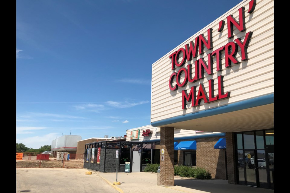 The Town 'n' Country Mall. Photo by Jason G. Antonio