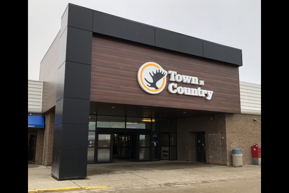 The front of the Town 'n' Country Mall. Photo by Jason G. Antonio