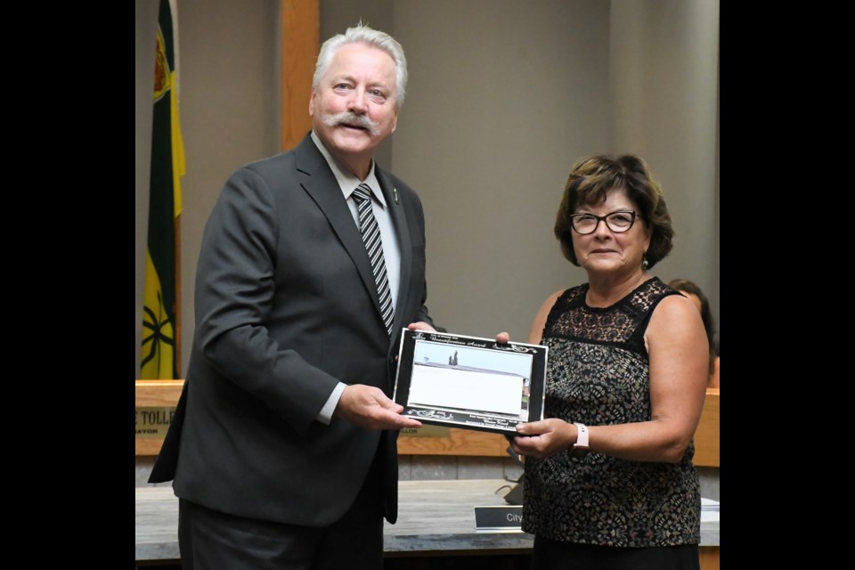 Mayor Clive Tolley presents a Beautification Award to Elaine Kivol at 1684 Spadina Drive for having the best residential property on South Hill. Photo by Jason G. Antonio