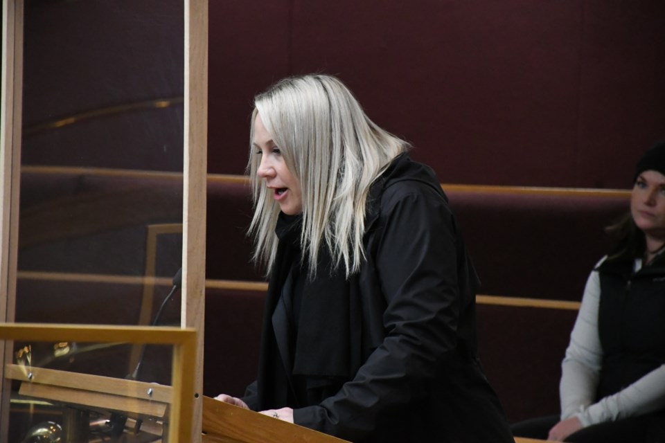 Leslie Campbell, chairwoman of the Sunningdale VLA Community Association, speaks to city council. Photo by Jason G. Antonio