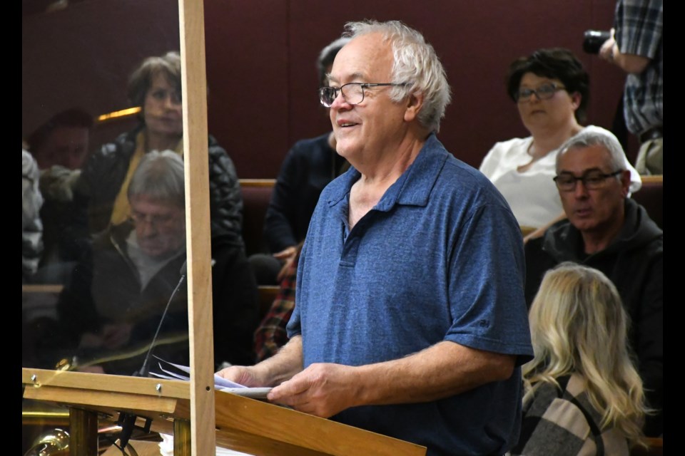 Bernie Dombowsky speaks to city council. Photo by Jason G. Antonio