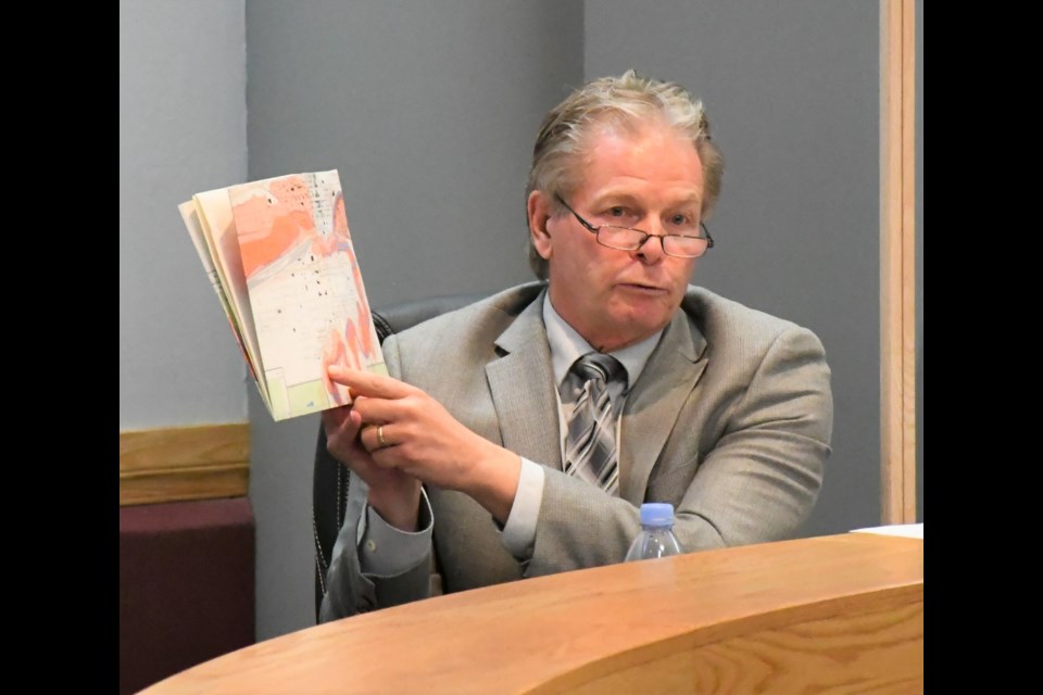 Coun. Brian Swanson uses a map of the river valley to show where the flood-zone areas are and where the 1974 flood hit. Photo by Jason G. Antonio 