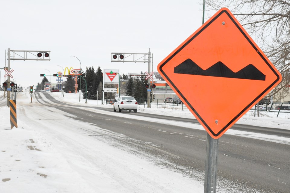 Main St rail crossing