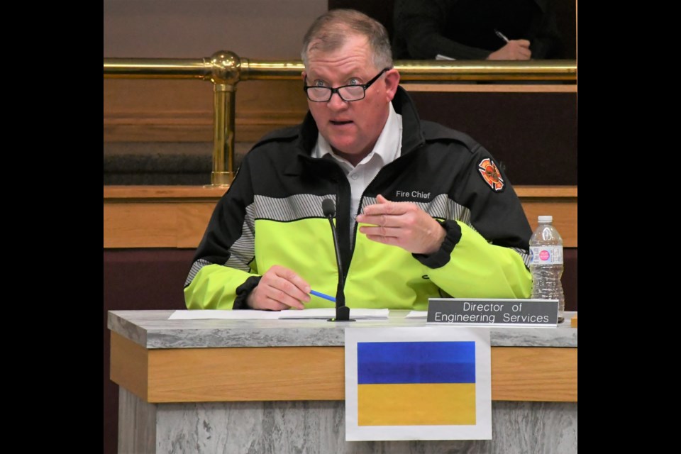 Fire Chief Rod Montgomery speaks to city council about narrow roads. Photo by Jason G. Antonio 