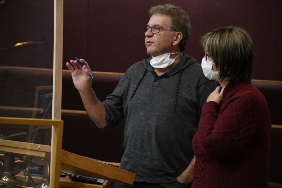 Victor and Susan Salzsauler speak to city council on Jan. 10. Photo by Jason G. Antonio 