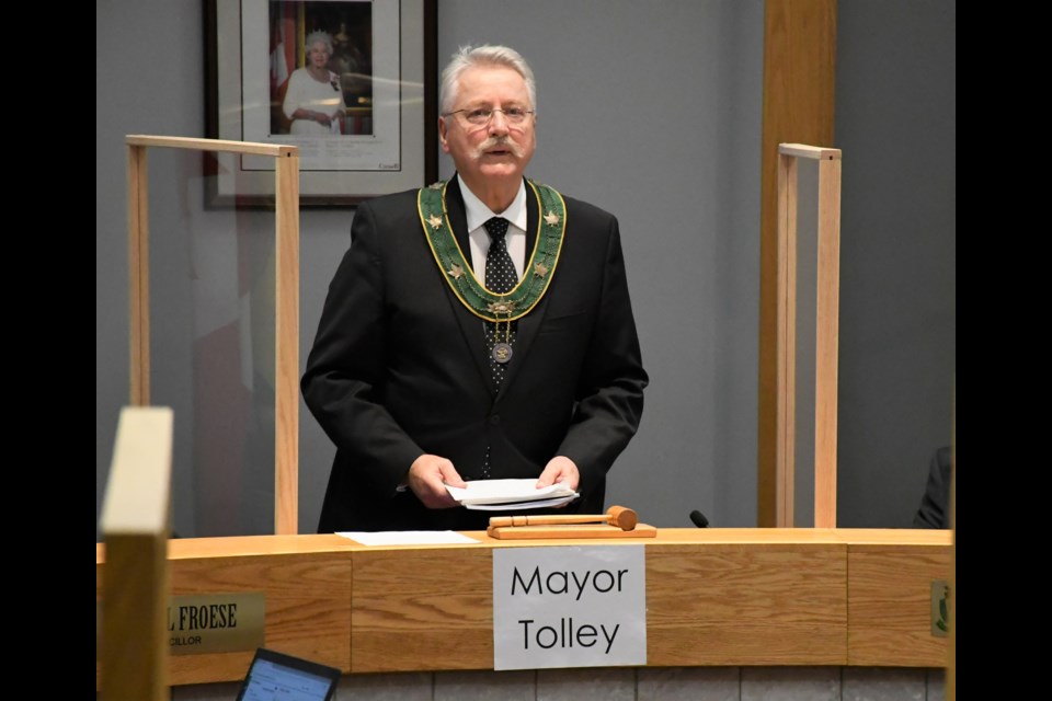Mayor Clive Tolley gives his inaugural address during the Nov. 8 regular meeting. Photo by Jason G. Antonio 