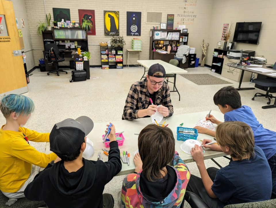 bren-hutchinson-a-full-time-mentor-with-the-program-decorates-bowls-with-participants