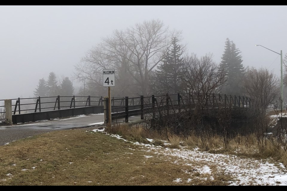 Coteau St. Bridge on a foggy Moose Jaw morning. Photo by Gordon Edgar