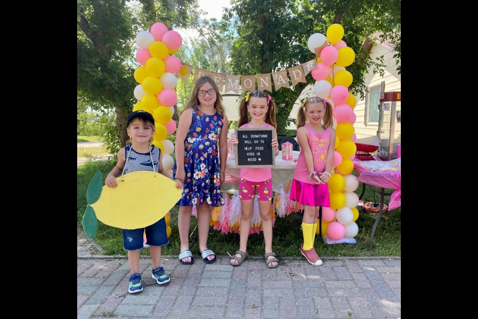 (l-r) Connor Purington, a neighbourhood friend who decided to help, Rylee Purington, and Indi Ashworth