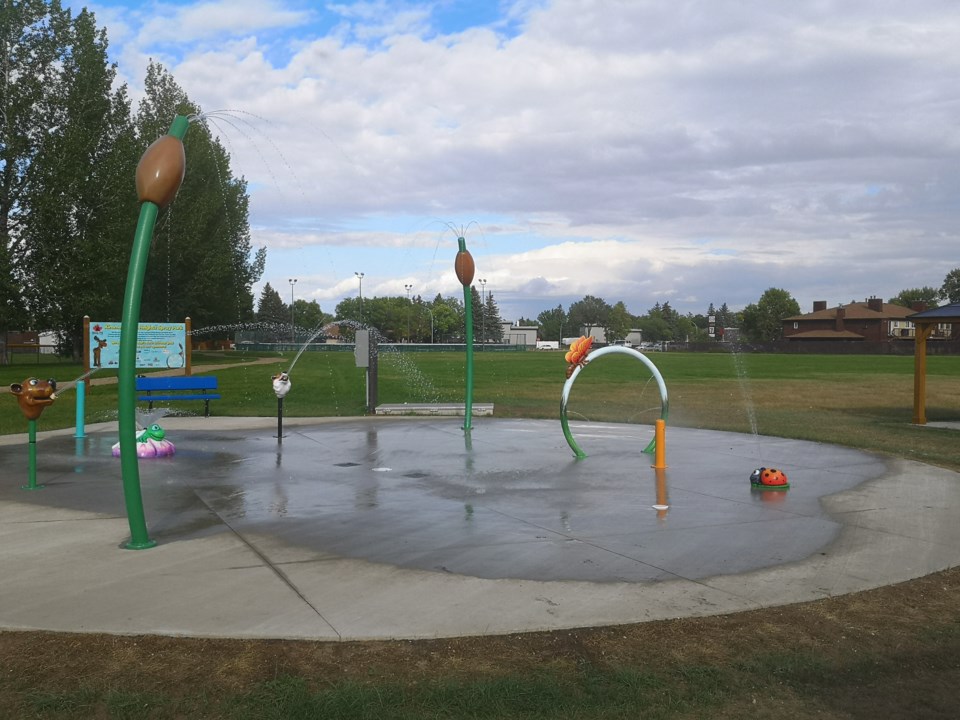 kinsmen-regal-heights-spray-park