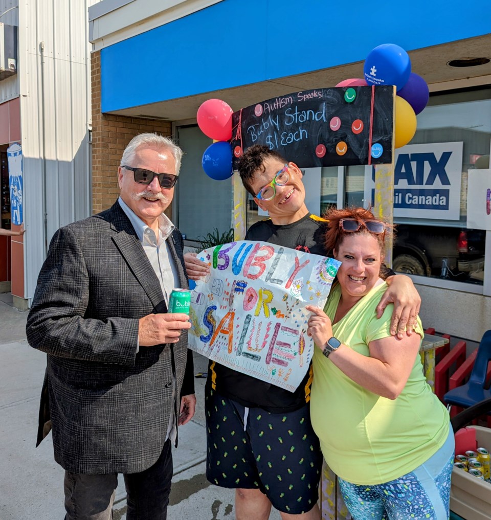 l-r-mayor-clive-tolley-devin-magnuson-and-karlee-hennenfent